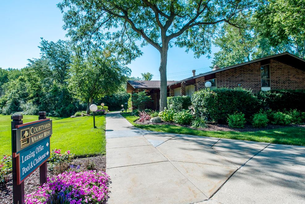 Courtyards Village West North Aurora, IL Apartments