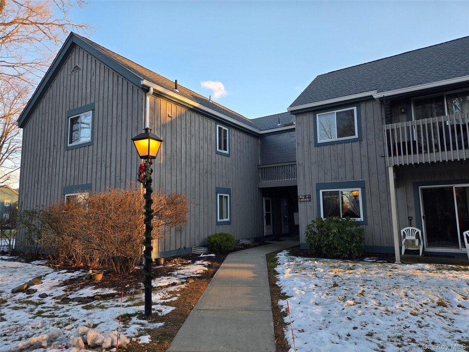 110 Sterling St in Beacon, NY - Building Photo