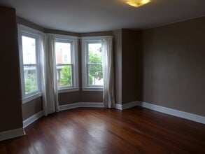 341 E 28th St in Baltimore, MD - Foto de edificio - Building Photo