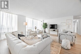 7 Jackes Ave in Toronto, ON - Building Photo - Building Photo