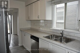307 Bristol Crescent in Oshawa, ON - Building Photo - Building Photo