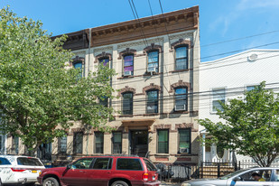 18-68 Palmetto St in Flushing, NY - Foto de edificio - Building Photo