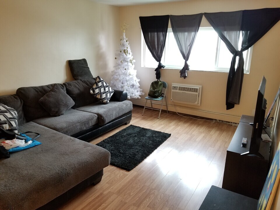 1409 River St in Boston, MA - Building Photo