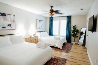 912 Dickenson Ave in Mobile, AL - Building Photo - Building Photo
