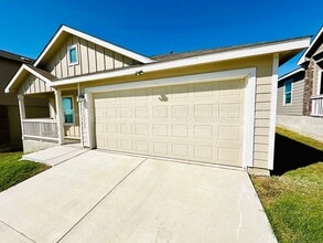 13023 Rosemary Cove in Saint Hedwig, TX - Building Photo - Building Photo