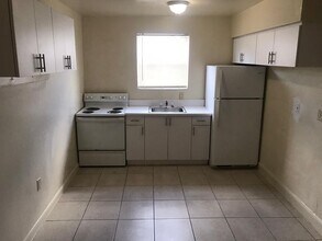 1545 NW 8th Ave & 1600 NW 7th Ct. in Miami, FL - Foto de edificio - Interior Photo