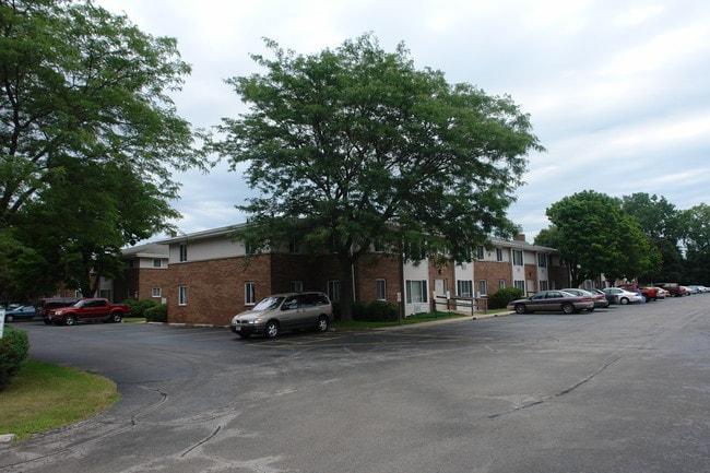 Ashwaubenon Village Apartments in Green Bay, WI - Building Photo - Building Photo