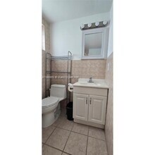 3915 Ponce de Leon Blvd in Coral Gables, FL - Building Photo - Building Photo