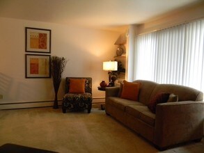 Hampton Gardens in Milwaukee, WI - Foto de edificio - Interior Photo