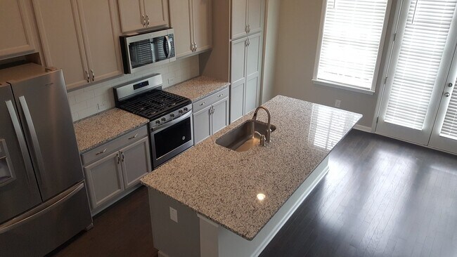 6446 Canopy Dr in Sandy Springs, GA - Building Photo - Building Photo