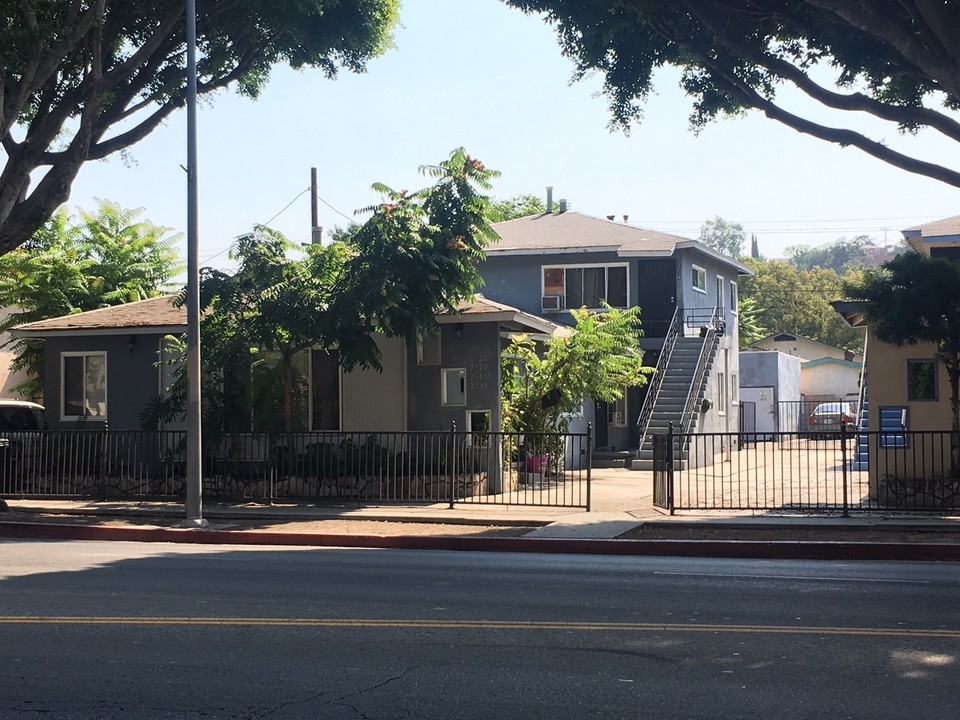 2918 N Eastern Ave in Los Angeles, CA - Foto de edificio