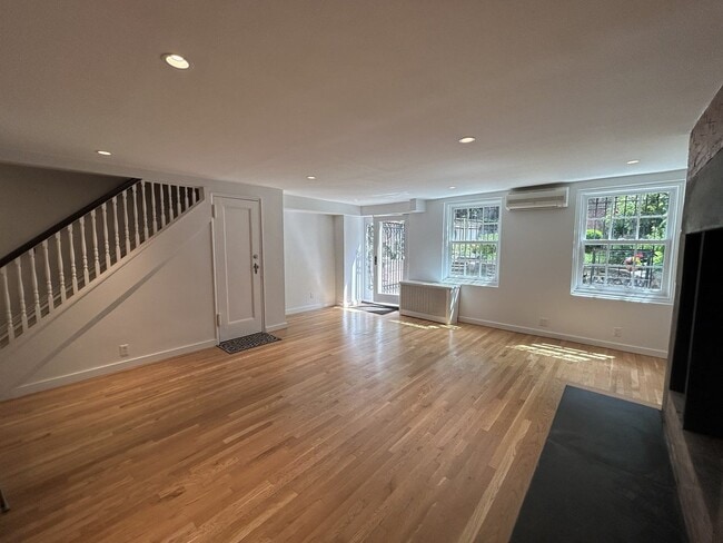 property at 406 W 20th St