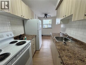 105 Tia Dr in Hamilton, ON - Building Photo - Building Photo