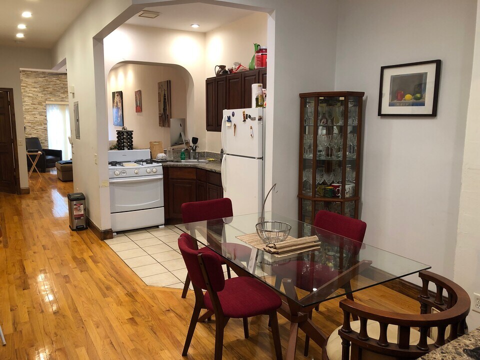 29 Woodbine St in Brooklyn, NY - Building Photo