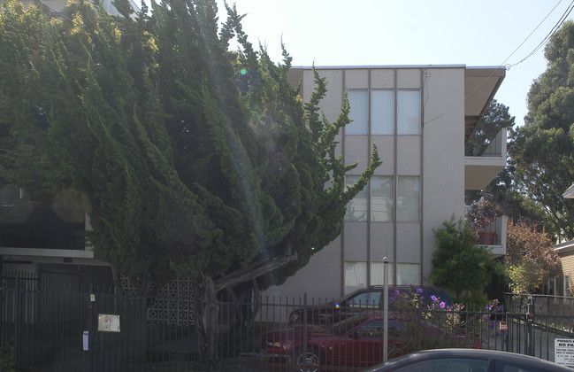 Jayne Avenue Apartments in Oakland, CA - Foto de edificio - Building Photo