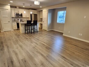 3242 S 161st St, Unit B in Seatac, WA - Building Photo - Building Photo