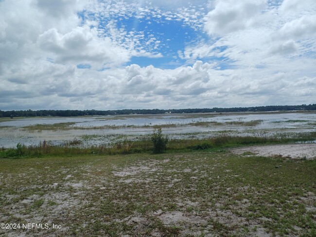 5869 White Sands Rd in Keystone Heights, FL - Building Photo - Building Photo