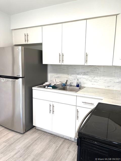 213 SW 10th St-Unit -1 in Hallandale Beach, FL - Building Photo