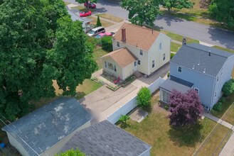 2105 Eastlawn Pkwy in Erie, PA - Building Photo - Building Photo