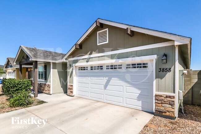 3858 W Tamarisk Ave in Phoenix, AZ - Foto de edificio - Building Photo