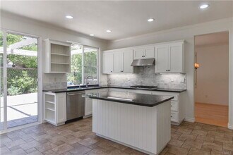 3 Green Hollow in Irvine, CA - Building Photo - Building Photo