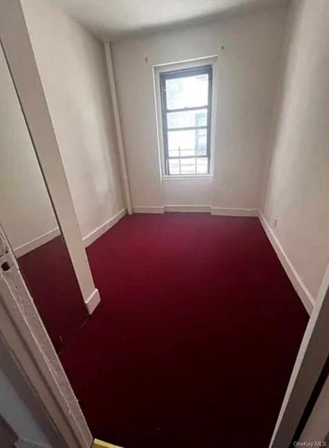 21-28-28 35th St in Queens, NY - Building Photo - Building Photo