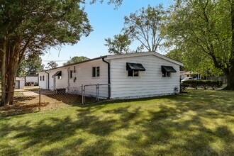 1215 Pamela Dr in Florissant, MO - Building Photo - Building Photo