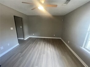 5787 Summerglen Ln in Atlanta, GA - Building Photo - Building Photo
