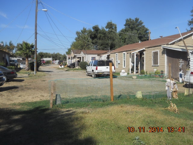 1676 5th Ave in Olivehurst, CA - Foto de edificio