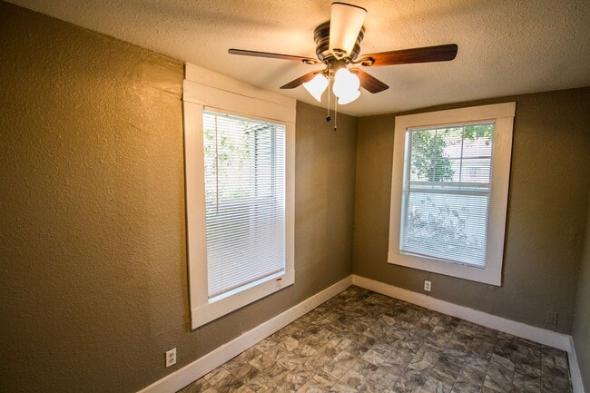 524 St Martin Ave in San Antonio, TX - Building Photo - Building Photo