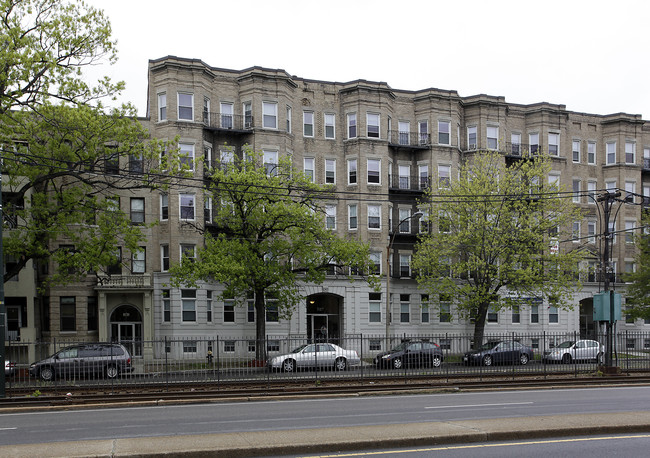 1125 Commonwealth Ave in Allston, MA - Foto de edificio - Building Photo