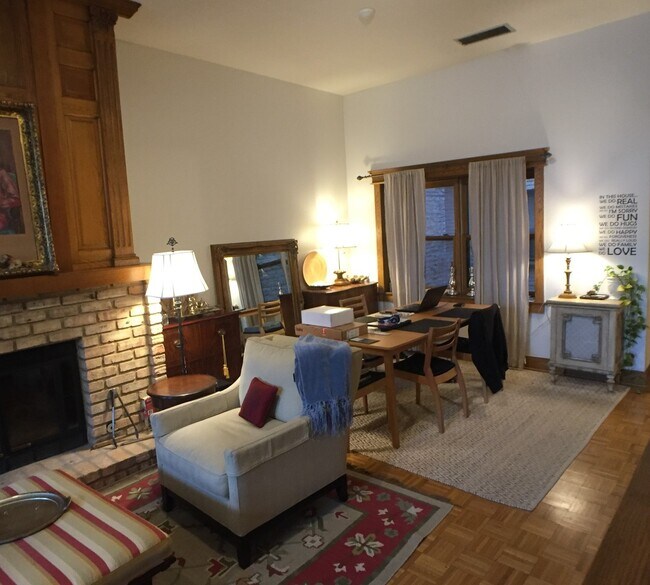 443 W Eugenie St