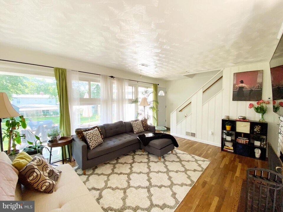 5705 Denfield Rd in Rockville, MD - Building Photo