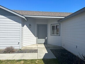 1586 Meriwether Ave in Richland, WA - Building Photo - Building Photo