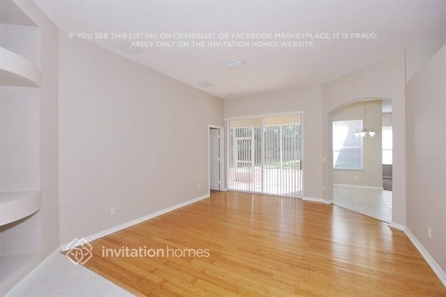 2089 SW Idaho Ln in Port St. Lucie, FL - Foto de edificio - Building Photo