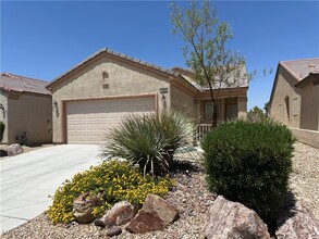 7453 Crested Quail St in North Las Vegas, NV - Building Photo - Building Photo