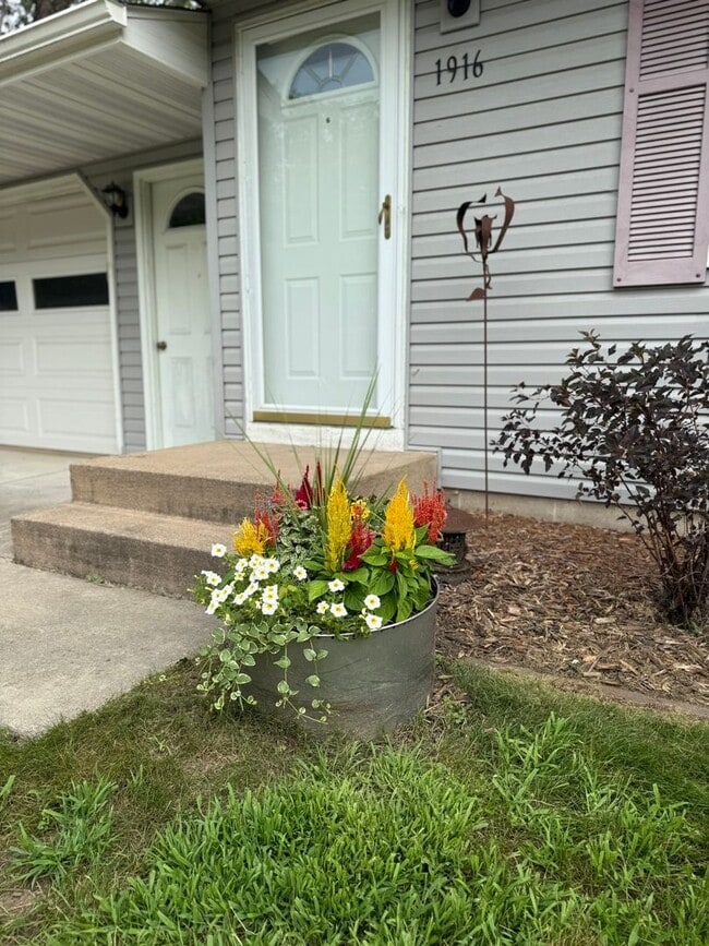 1916 Turquoise Trail in Eagan, MN - Building Photo - Building Photo