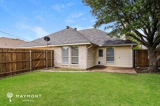 1513 Manitoba Ln in Glenn Heights, TX - Foto de edificio - Building Photo