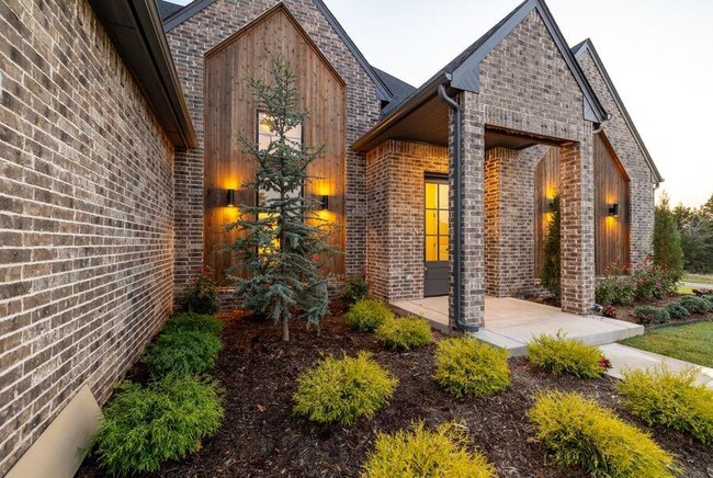 8215 Waxwing Way in Guthrie, OK - Building Photo - Building Photo