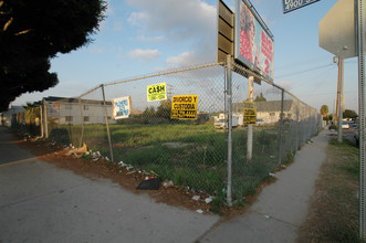 4920 S Broadway Rd in Los Angeles, CA - Building Photo - Building Photo