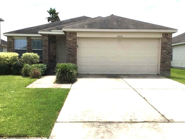 7819 Chervil Ln in Baytown, TX - Building Photo