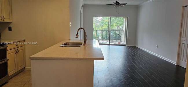 5800 W Sample Rd in Coral Springs, FL - Foto de edificio - Building Photo