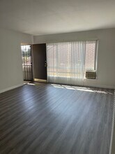 10727 Western Ave in Downey, CA - Building Photo - Building Photo