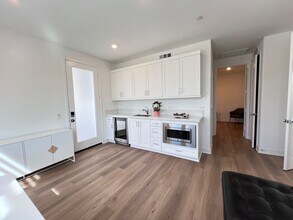 105 Seep in Irvine, CA - Building Photo - Building Photo