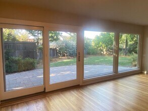 140 E Floresta Way in Menlo Park, CA - Building Photo - Building Photo