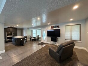 1814 Whisperwood Cir in Sandy, UT - Building Photo - Building Photo