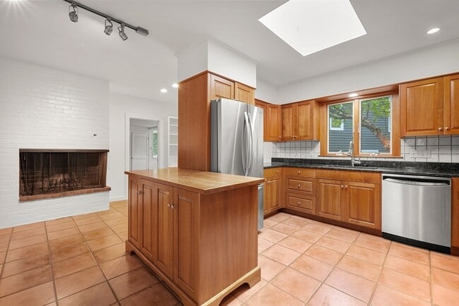 188 Country Dr in Weston, MA - Building Photo - Building Photo