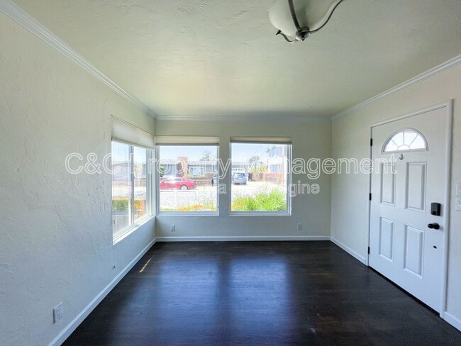 1190 Luxton St in Seaside, CA - Building Photo - Building Photo