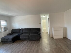 7A Hemlock Dr in Bay Shore, NY - Building Photo - Building Photo