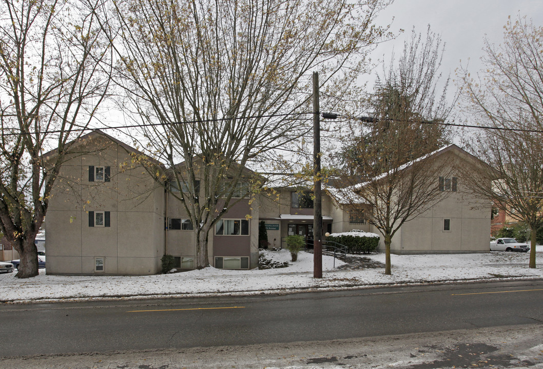 Brooks Manor in Seattle, WA - Building Photo